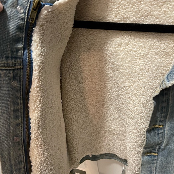HEARTLOOM denim jacket with removable Sherpa lining - Picture 2 of 3